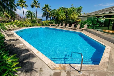 Pool. Kapalua Bay 8am-8pm; Kapalua Golf 8am-9pm; Kapalua Ridge 9am-8pm