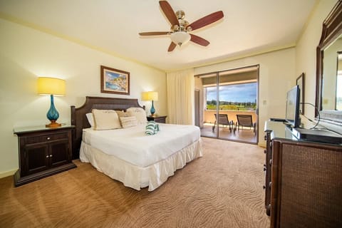 Bedroom with 1 Queen bed