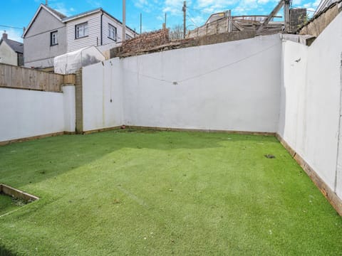 Patio | Heaven&rsquo;s Cottage, Rhondda Valley