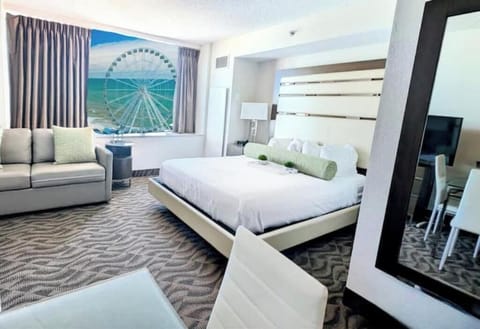 Wake Up to Waves! Air-Conditioned Queen bed w/ sofa bed and a Beachfront Bliss!