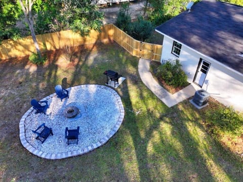 Charming 4BR/2BA Home in Bainbridge - backyard with fire pit