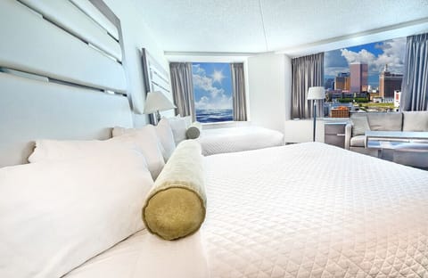 Studio with Queen Beds, Sofa Bed & Stunning Ocean View!