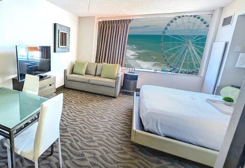 Relax in a Queen Bed with Fluffy Pillows, Soft Linens, TV & Ocean View!