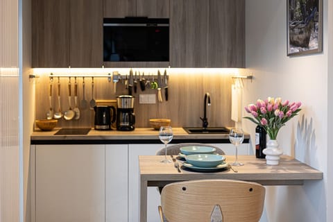 Cozy kitchen – A well-equipped space, perfect for a family breakfast before a scenic beach walk.