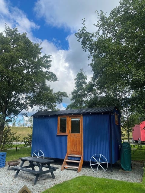 hut201620with20summer20sky