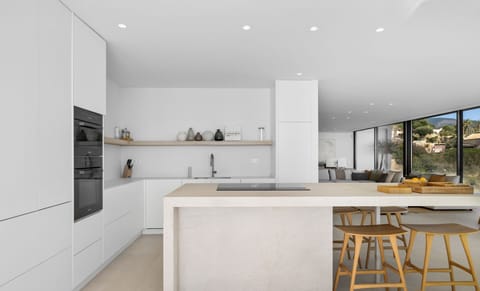 dbaef847-d1b2-4a4b-99b5-683bf14b7fee