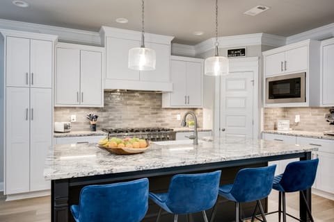 ✨ Luxury in every detail – from the 8-burner Forno stove to the sleek finishes.