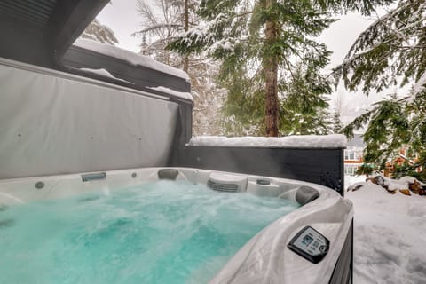 Hot Tub | Multi-Level Home