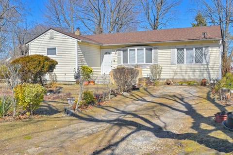 West Babylon Vacation Rental | 1BR | 1BA | Stairs Required | 500 Sq Ft