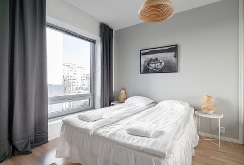 The apartment has a separate bedroom with a 160 cm wide bed.
