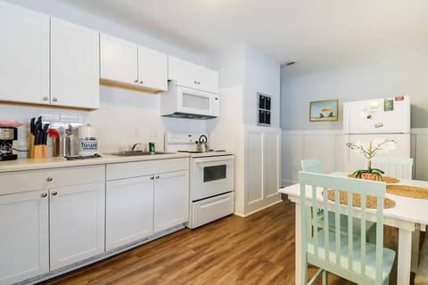 Baileys Beach cottage atlantic beach