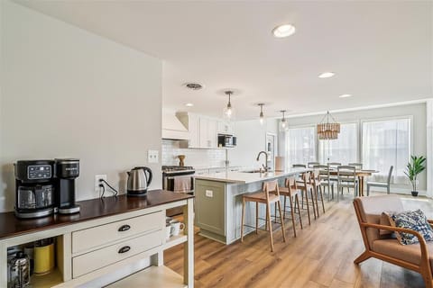 main level-coffee bar-_pic6593