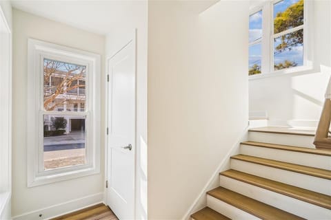 groundentry level-stairs-_pic6698