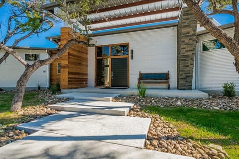 Welcome to the Stellar House!