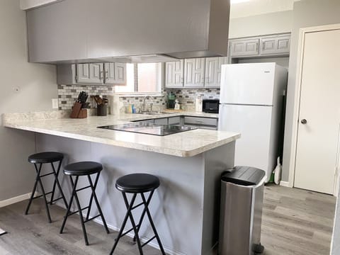 Versatile Bar Countertop – Ideal for enjoying meals, drinks, or working remotely.