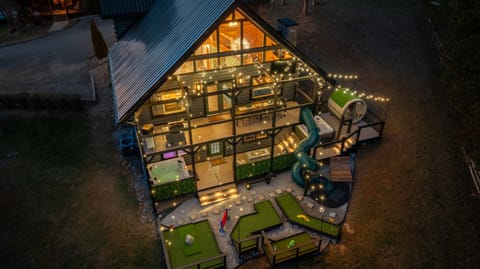 Crowd Pleaser lives up to it's name. Slide down to paradise, bio-hack in the barrel sauna, soak it up in 1 of 2 hot tubs, putt putt the day away, sit by the gas firepit, lounge with the view, watch the big game, play yard games, make a fire roasted pizza