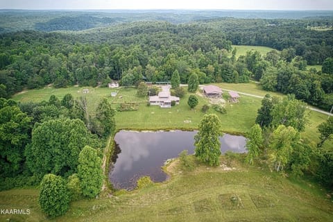 Hidden Paradise Farms – 4 Cabins & RV  Sleeps 19  Perfect for Large Groups (8170)