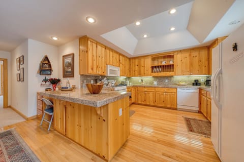 Spacious and fully equipped kitchen, perfect for home-cooked meals.