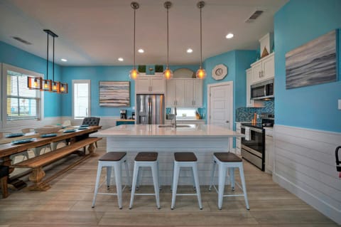 Kitchen. (Whatabeach)