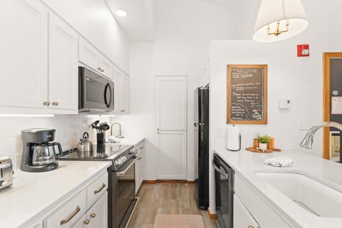 Full updated kitchen with breakfast bar seating 2.
