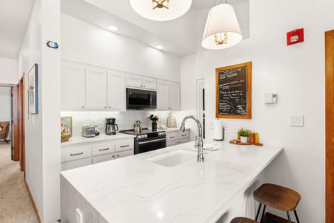 Full updated kitchen with breakfast bar seating 2.
