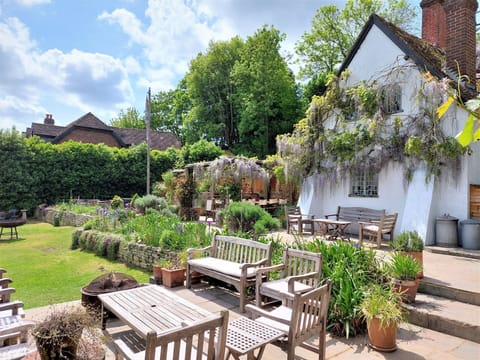 Outdoor space at Hamble Riverside Cottage, Old Bursledon, Hampshire