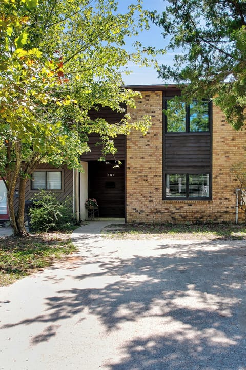 Front entrance to Townhouse.