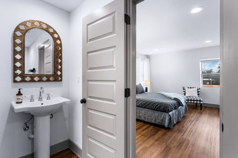 Full attached bathroom