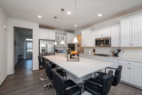 Enjoy our professional kitchen with double oven and more!