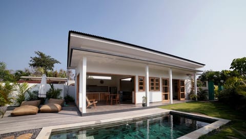 One-Bedroom Villa with Private Pool in Amed (162)