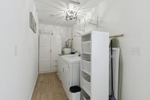 Long driveway with room for 4–5 cars.