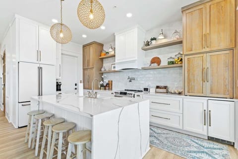 60-1444 W Lagoon Ave - North 9