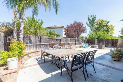 Very large backyard for relaxing and entertainment