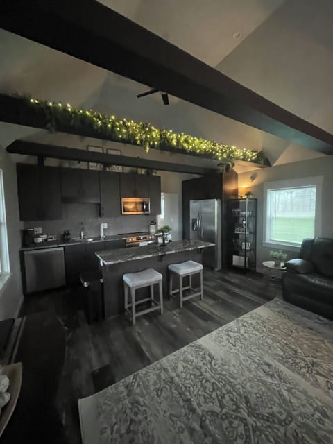 Full kitchen to whip up gourmet dinners or breakfast in bed. 