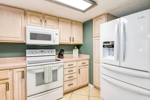 Prepare your favorite foods and drinks in the fully stocked kitchen.