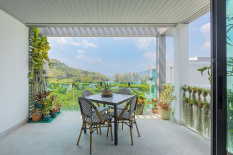 Terrace, sea views to Try Trang beach