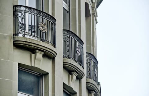 Building view / City view / Location