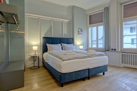 Living room / double bed / dining area / kitchen