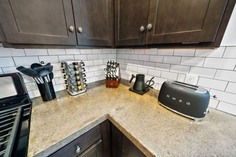 Start your day right with our stylish SMEG toaster and Fire electric kettle, perfect for brewing your favorite coffee or tea. The well-stocked spice rack provides all the essentials for home-cooked meals, making this kitchen both beautiful and functional for your stay.