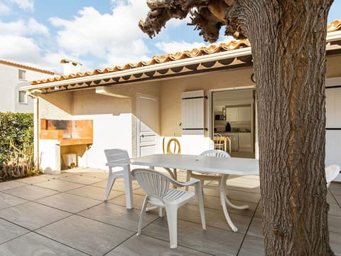 Flooring, Interior Design, Floor, Apartment, Balcony, Ceiling, Condominium, Chair, Shade, Porch