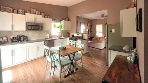 Find cooking basics like spices & oil ready to use! Enjoy photo of local spots!