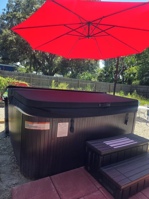 6 person hot tub with turbo jets