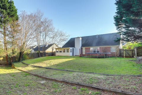 Backyard | Trampoline