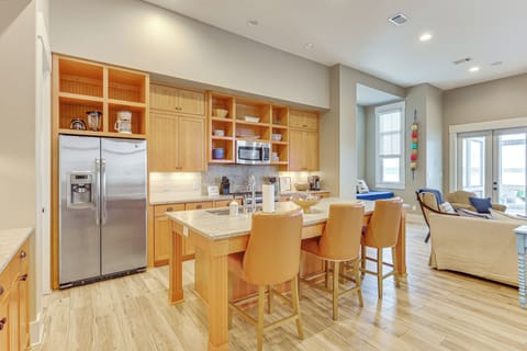 Kitchen | Lower Level | Keurig & Drip Coffee Makers | Dishwasher