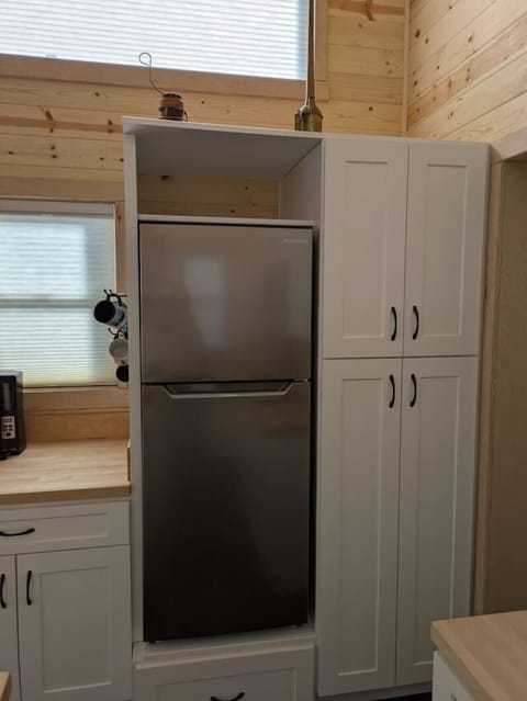 Refrigerator & Freezer