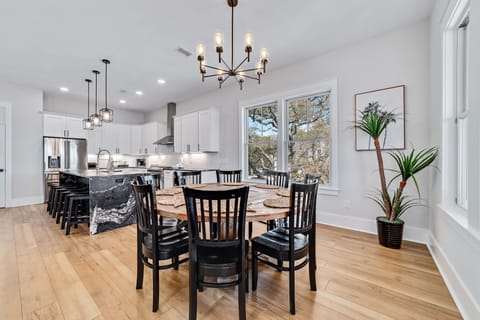 Dining table for 7 for entertaining