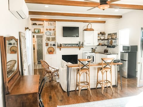 If you are looking for a place that is safe, extremely clean, private and magical, this is the place. We could not have ask for a better place to stay to explore Columbia, Spring Hill and Franklin. The location was perfect. - Victoria - Aug. 2021-