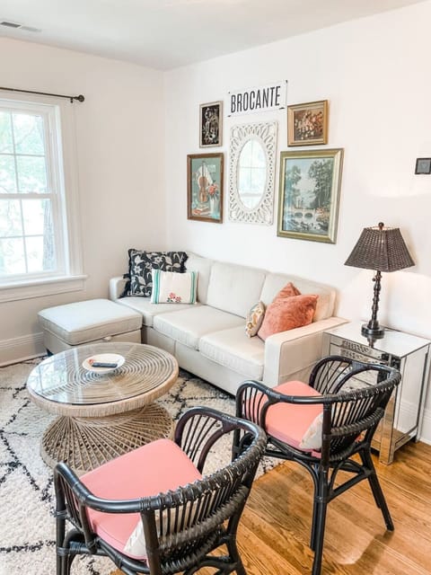 My wife and I had a wonderful stay. The place was exactly as described and we felt right at home.  If we go up again, we will certainly plan to stay there again it was absolutely wonderful.  - Curt - 9/23