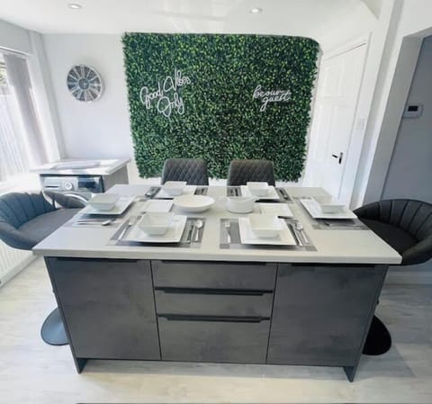 Here is our beautiful kitchen diner, perfect for relaxing and enjoying meals with family.