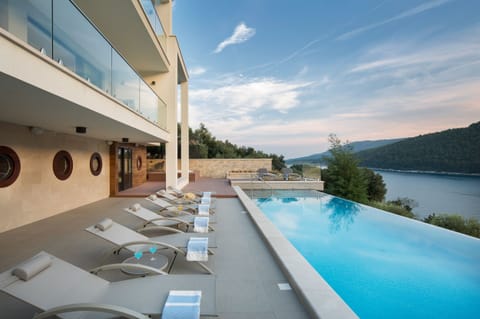 Pool (Outdoor)